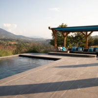 Piscine et sa pool house