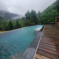Piscine à débordement